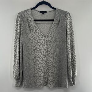 3For$20 Gibsonlook Animal Print Grey/White V-Neck Knit Size Small